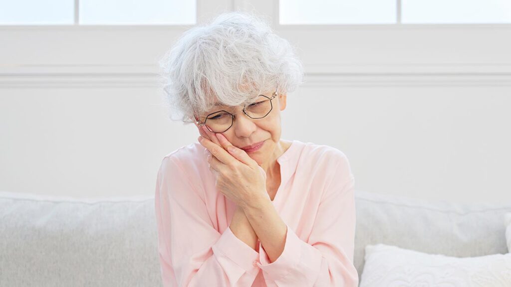 60代以降にお口のトラブルが増える「本当の理由」——こうの歯科